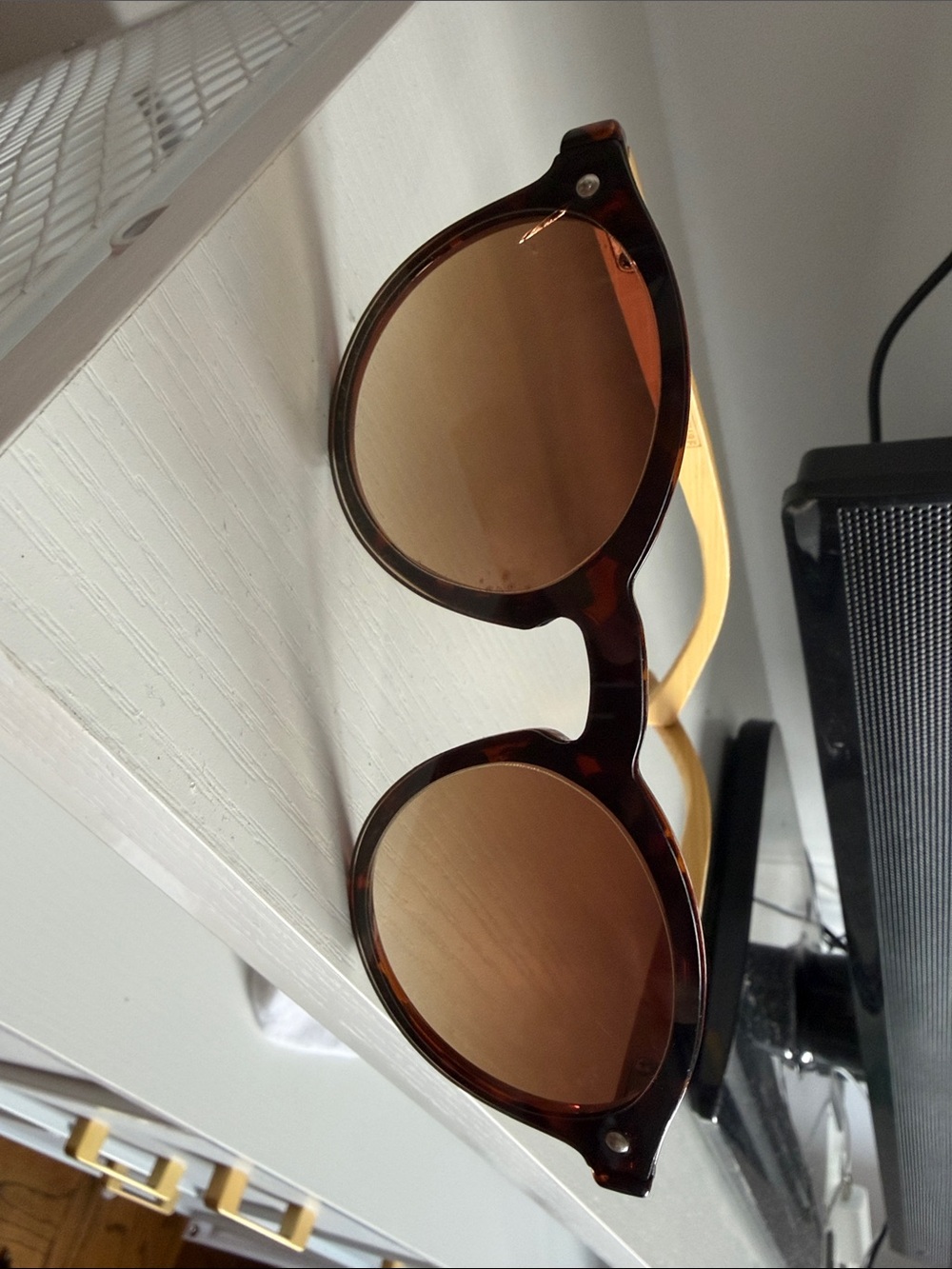 Tortoiseshell Round Sunglasses - Brown Lenses
Sliding surf brand